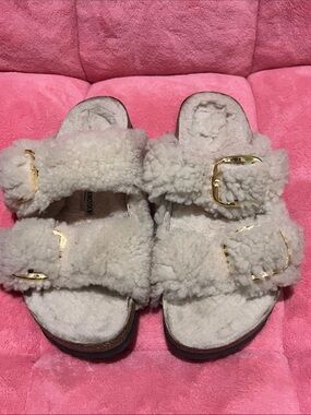 Birkenstock Arizona Big Buckle Teddy Shearling Sandals - Eggshell